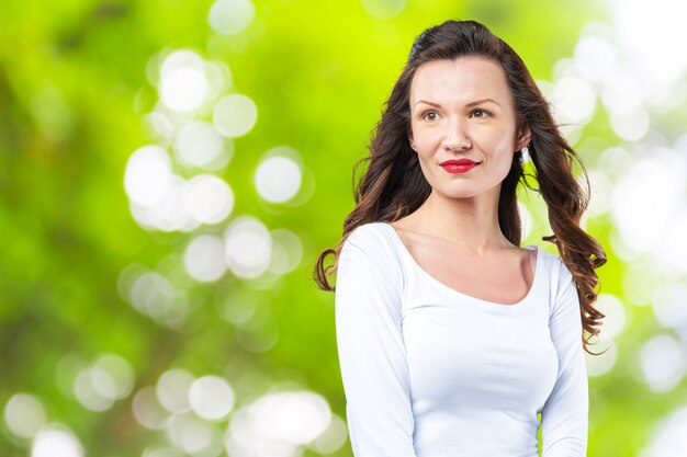 Belle femme souriante