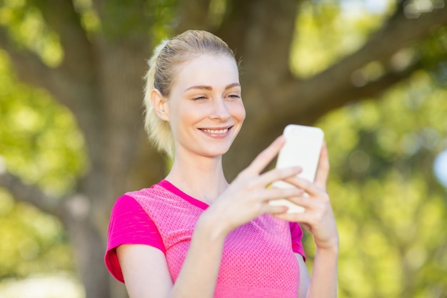 Belle femme, utilisation, téléphone portable