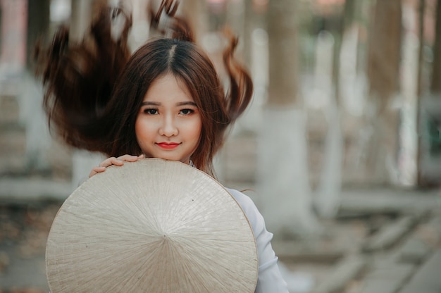 Belle fille à Ao Dai Viet Nam