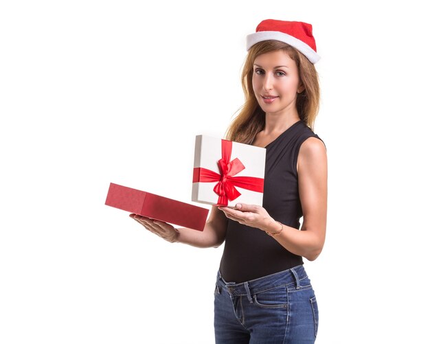 Belle Fille Portant Chapeau De Noël Rouge Et Tenant La Boîte De Cadeau De Nouvel An