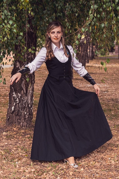 Photo belle fille en vêtements steampunk