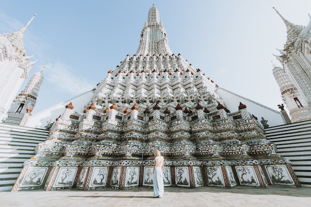 Belle fille visitant Bangkok, Thaïlande