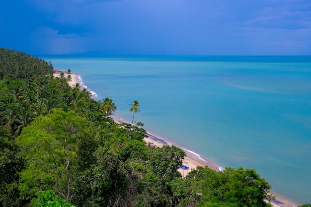 Belle grande belle vue sur la mer en Thaïlande