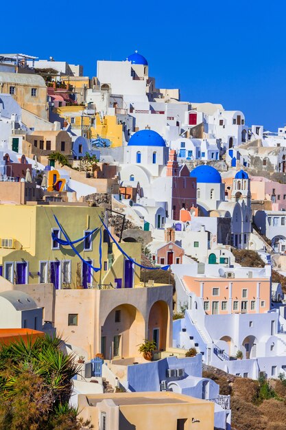 Belle Grèce colorée - incroyable Santorini.vue du village d'Oia