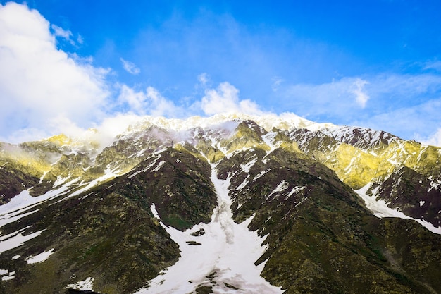 Belle heure d'or à Snowy Mountain du Pakistan.