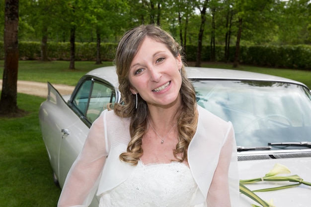 Belle Et Heureuse Mariée Le Jour Du Mariage Heureux