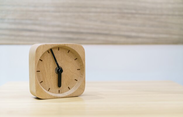 belle horloge en bois