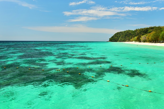 Belle île de plage privée à Phuket, Thaïlande