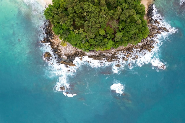 Belle île tropicale avec plage et cocotier liberté plage phuket