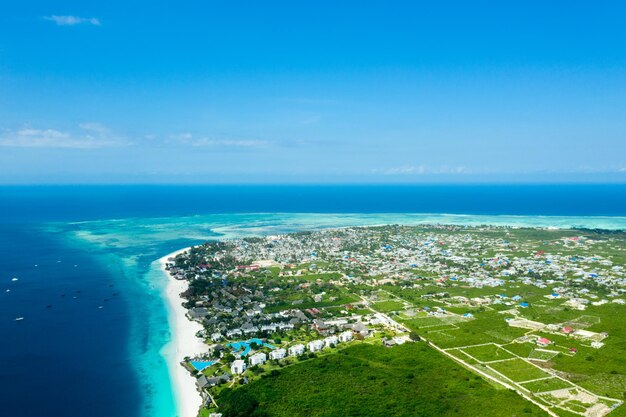 La belle île tropicale de Zanzibar vue aérienne mer à Zanzibar beach Tanzanie