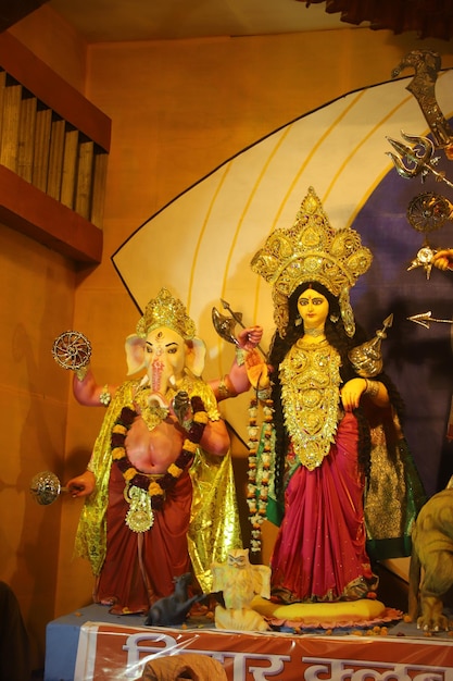 Belle image du seigneur Laxmi et Ganesh