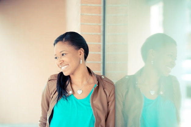 belle jeune femme africaine