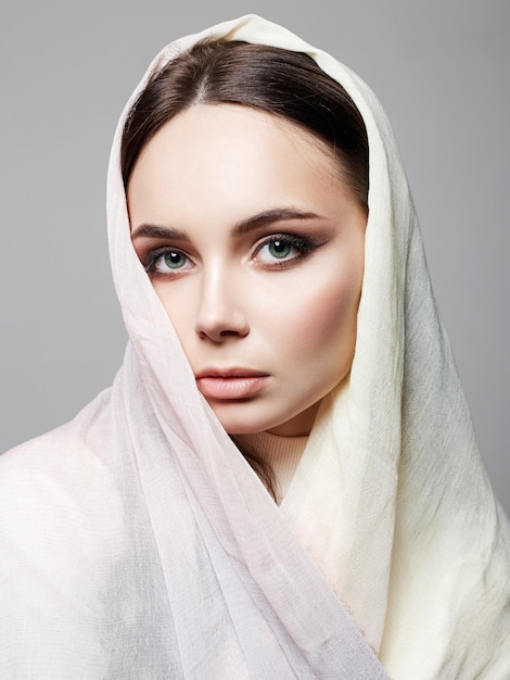 Belle jeune femme beauté fille en hijab