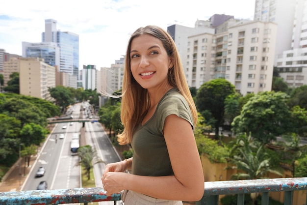 Belle jeune femme brésilienne à Sao Paulo Brésil