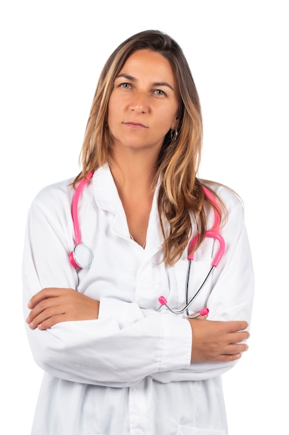 Belle jeune femme médecin avec stéthoscope rose