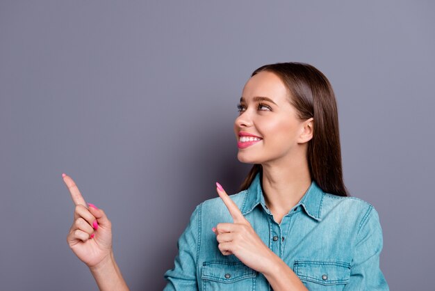 Belle jeune femme en vêtements décontractés