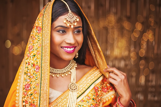 Belle jeune mariée indienne