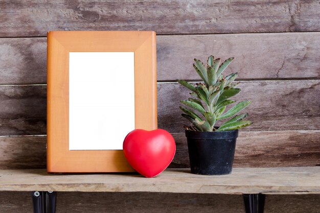 Belle maquette de cadre en bois orné de cactus et coeur Saint-Valentin