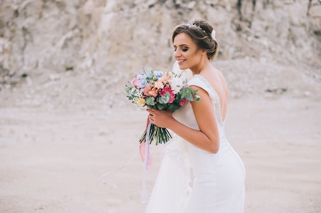 Belle mariée en plein air