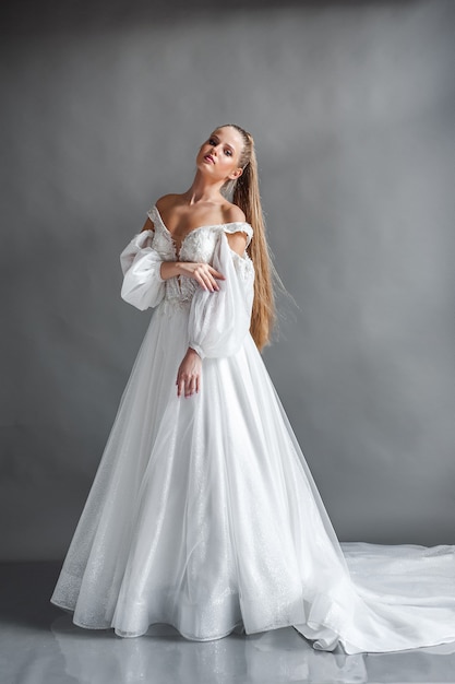 Belle mariée en robe de mariée