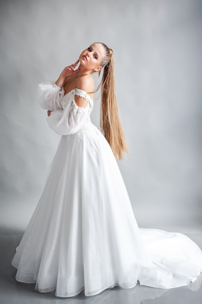 Photo belle mariée en robe de mariée