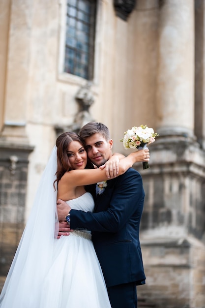 Belle mode jeune mariée et le marié jour de mariage