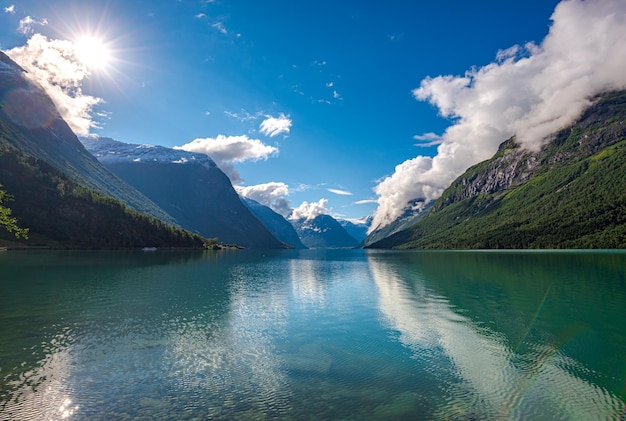 Belle nature Norvège paysage naturel lac lovatnet vallée de Lodal