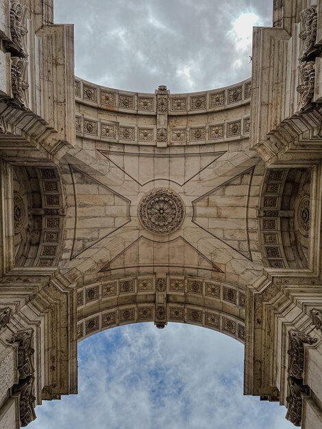 Belle perspective d'un monument de Lisbonne