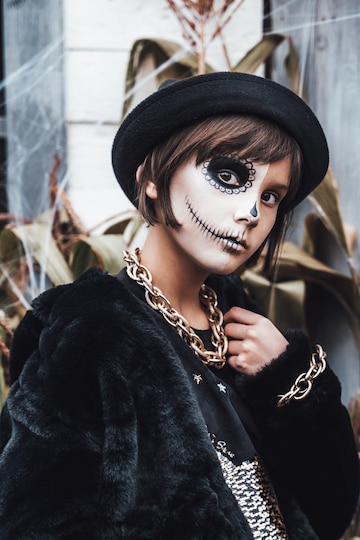 Belle Petite Fille Effrayante Célébrant Halloween Maquillage De
