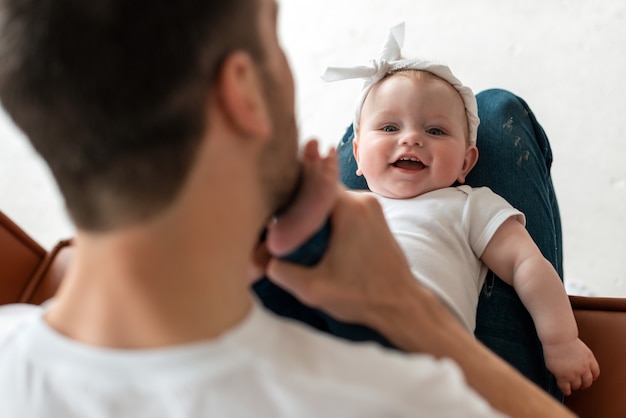 Belle petite fille et son jeune père