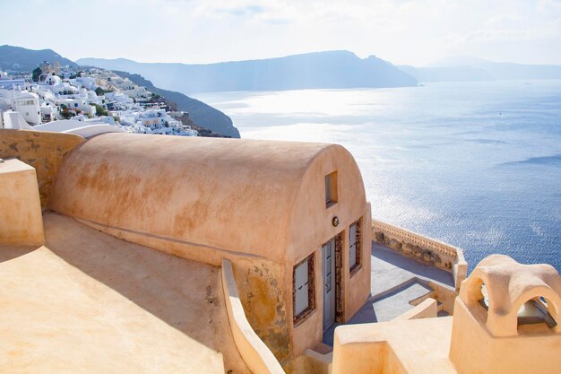 Belle petite ville et vue sur le paysage à Santorin ou Oia Isalnd Grèce.