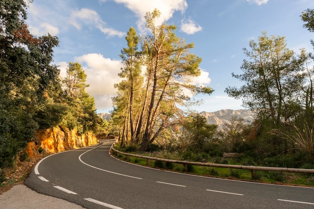 Photo belle photo de la route dans les montagnes de majorque en espagne