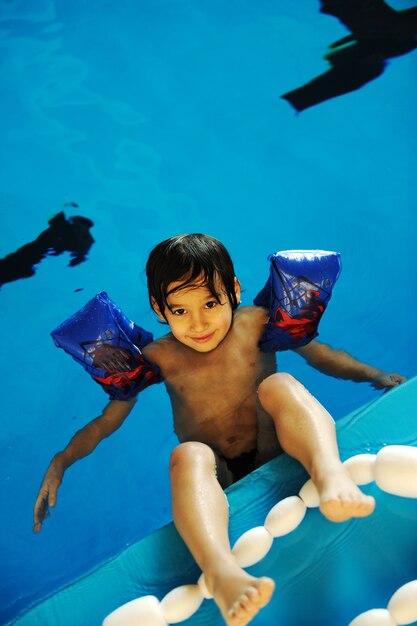 Sur Une Belle Piscine, Super Bon Moment D'été!