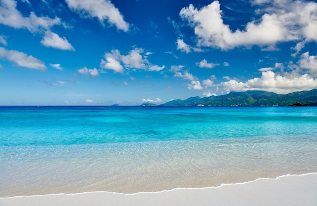 Belle plage d'Anse Soleil aux Seychelles