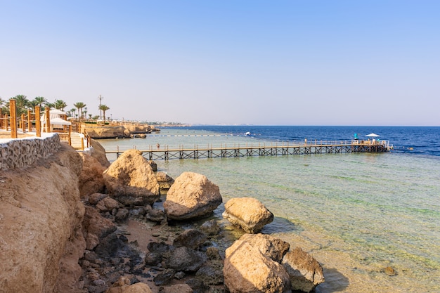 Belle plage au bord de la mer Rouge à Sharm El Sheikh