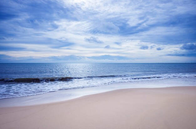 belle plage et ciel