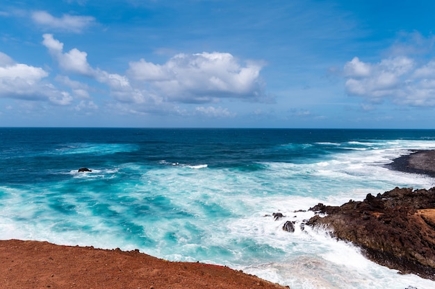 Belle plage sur l'île de Lanzarote