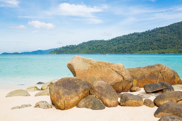 belle plage tropicale et île