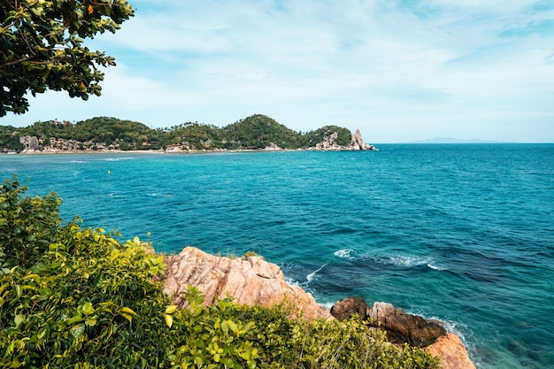 Belle plage tropicale à l'île