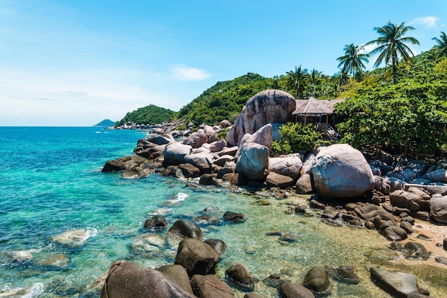 Belle plage tropicale à l'île