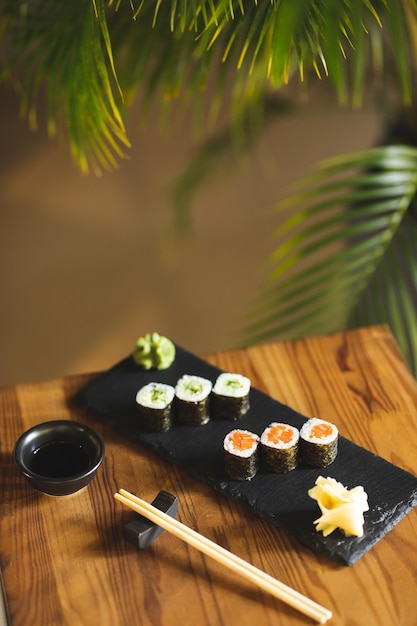 Belle portion de sushis. Nourriture asiatique. Photographie culinaire