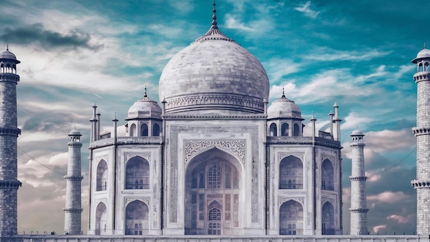 Belle prise de vue rapprochée du bâtiment du Taj Mahal à Agra, en Inde, sous un ciel nuageux