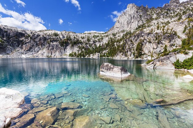 Belle région sauvage des lacs alpins à Washington, États-Unis