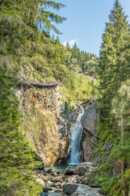 Belle rivière cascade