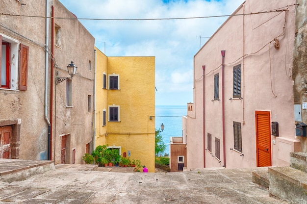 La belle ruelle de la vieille ville de Castelsardo