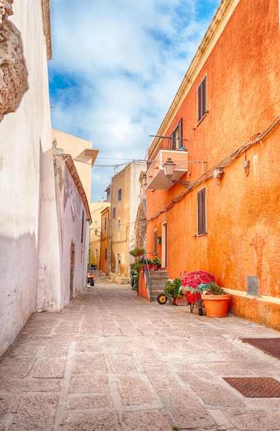 La belle ruelle de la vieille ville de Castelsardo