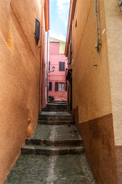 La belle ruelle de la vieille ville de Castelsardo