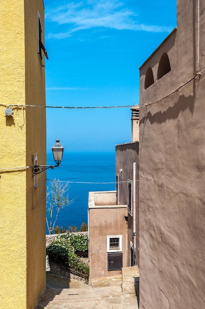 La belle ruelle de la vieille ville de Castelsardo