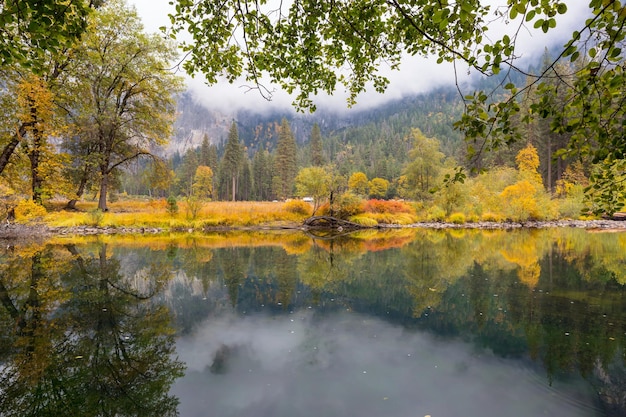 Belle saison d'automne dans le parc national de Yosemite, Californie, États-Unis