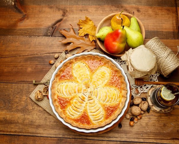 Belle tarte aux poires bio fraîche